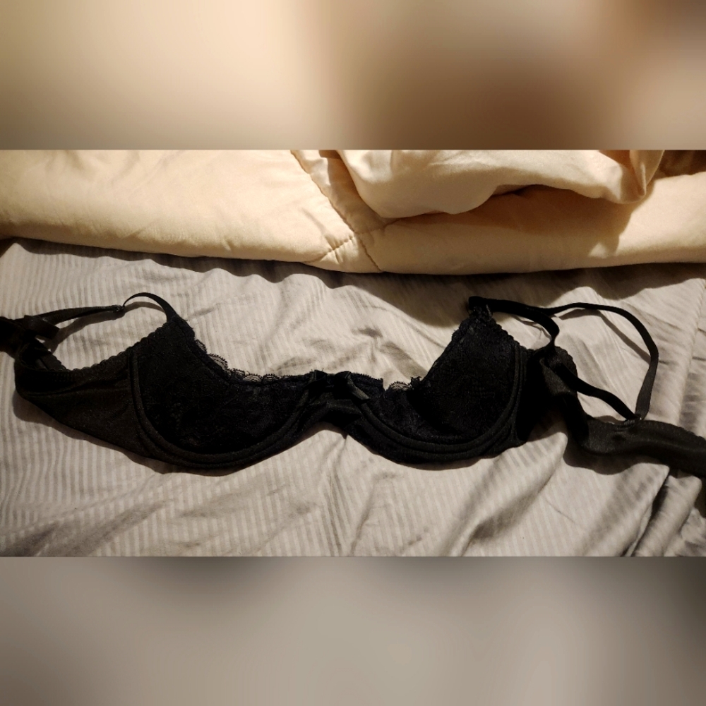 Sexy Half bra in black never worn